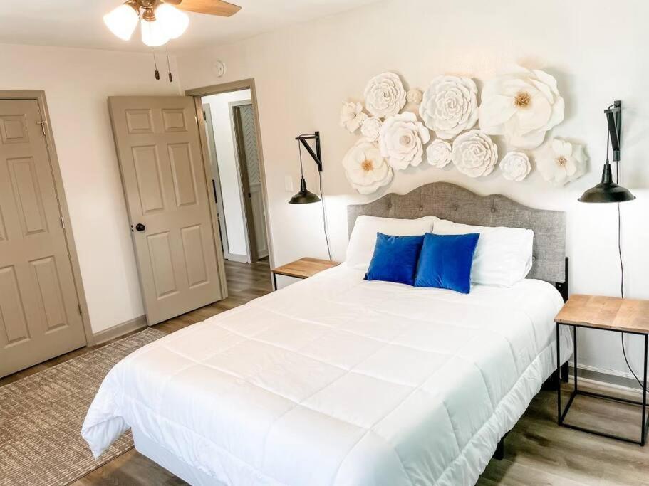 Blue Bungalow W/ Free Golf Cart 1/2 Mi From Square Covington Exterior photo